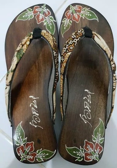 Sandal Ukir Bali