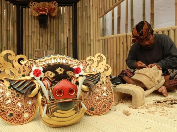 Topeng Barong Kerajinan Tradisional Bali