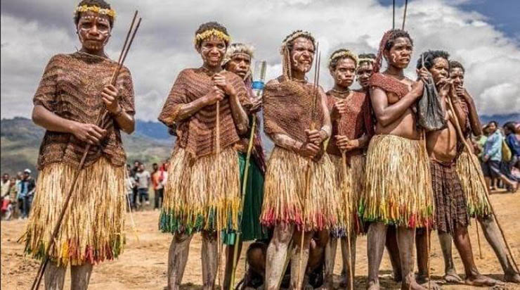 Koteka: Pakaian Tradisional Papua yang Sarat Makna Budaya