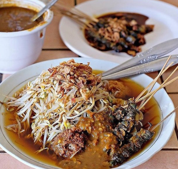 Lontong Balap: Kuliner Legendaris Khas Surabaya