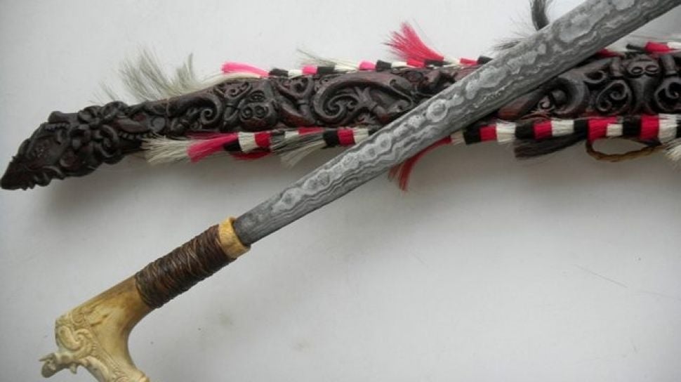 Mandau: Senjata Tradisional Penuh Makna dari Suku Dayak