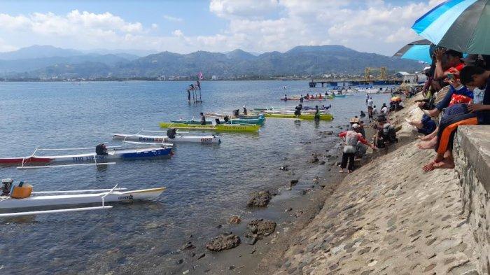 perahu tradisional khas Mamuju “Topi Katinting”