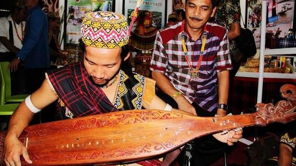 Sape Dayak Kalimantan: Warisan Bunyi dari Hutan Borneo