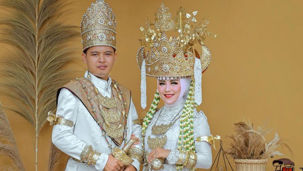 Siger Lampung: Mahkota Wanita Adat