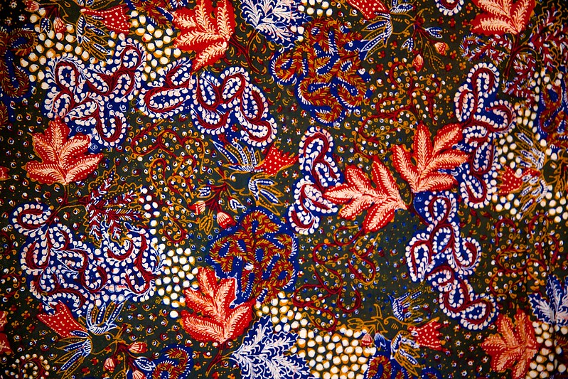 Batik Lasem: Perpaduan Harmoni Jawa–Tionghoa dari Rembang