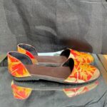 Sandal Ecoprint Solo: Kreasi Lokal yang Ramah Lingkungan